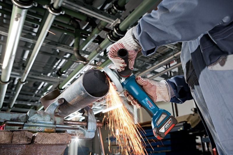 BOSCH Akku-Winkelschleifer GWS 18V-10 P, L-BOXX+D741