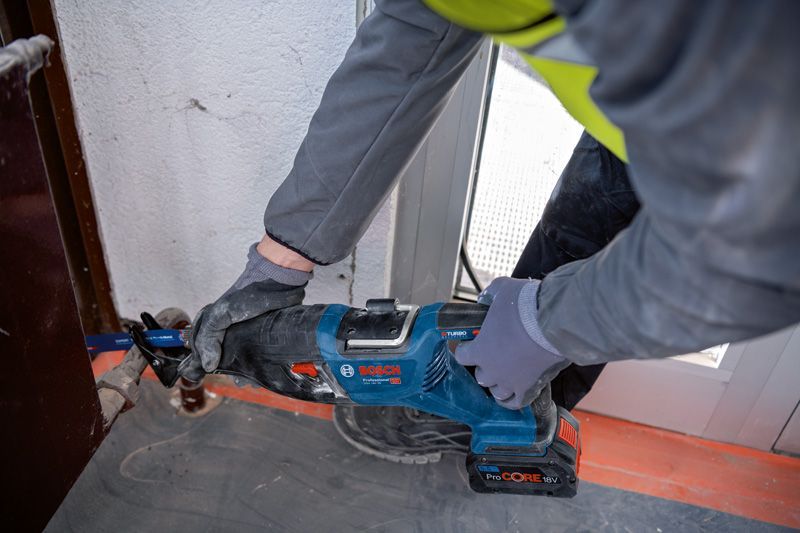 BOSCH Akku-Säbelsäge BITURBO GSA 18V-28, in L-BOXX 238 mit Säbelsägeblatt