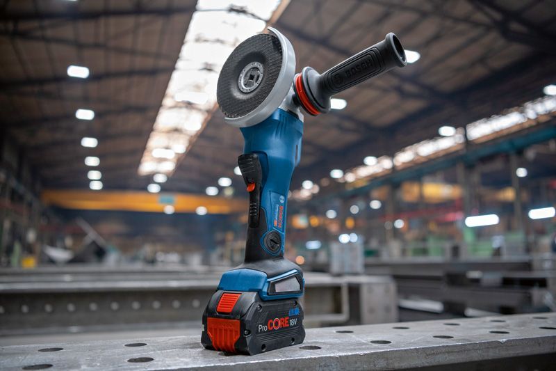 BOSCH Akku-Winkelschleifer BITURBO mit X-LOCK GWX 18V-15 PSC, L-BOXX