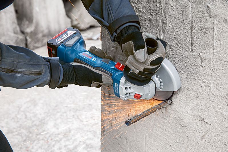 BOSCH Akku-Winkelschleifer GWS 18V-7, 2x Akku GBA 18V 4.0Ah, Ladg. u. L-BOXX