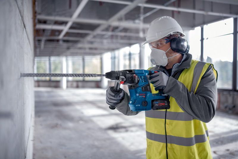 BOSCH Akku-Bohrhammer mit SDS plus GBH 18V-28 C, L-BOXX 238