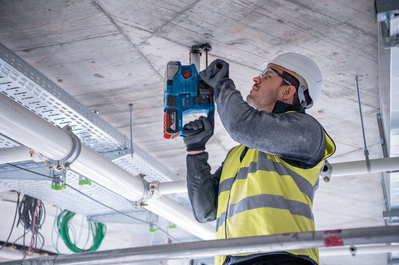 BOSCH Akku-Bohrhammer mit SDS plus GBH 18V-22, L-BOXX