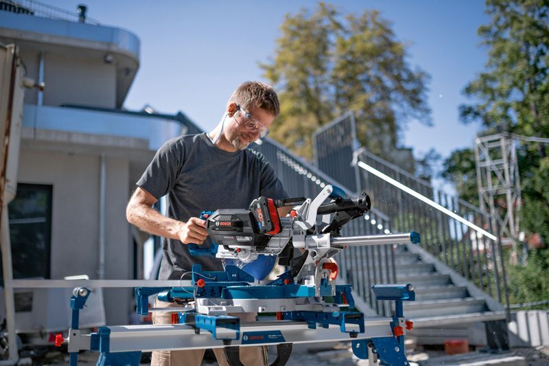 BOSCH Akku-Kapp- u. Gehrungssäge BITURBO GCM 18V-216 DC, 1x Kreissägebl/Bluetooth-Mod.