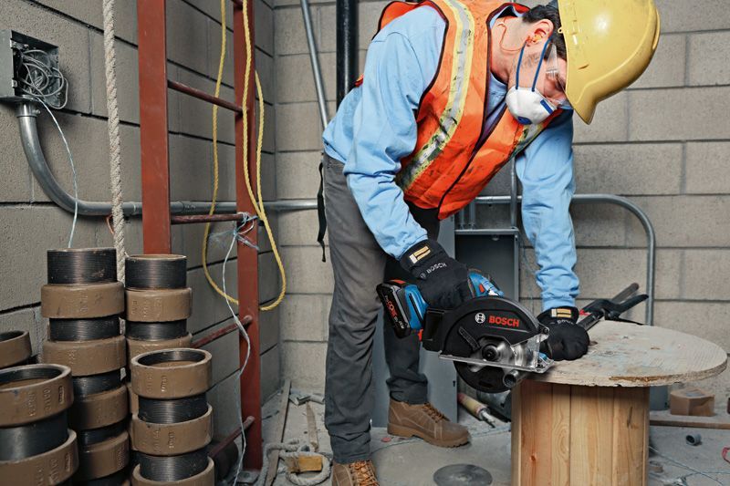 BOSCH Akku-Kreissäge GKM 18V-50, 2 x Akku GBA 18V 5.0Ah