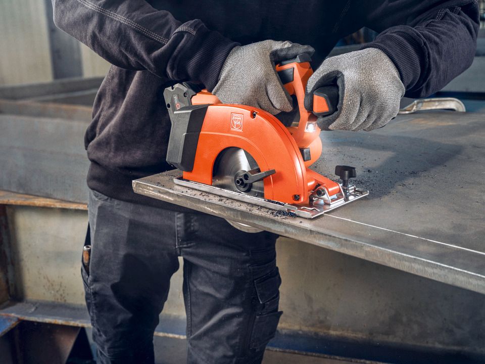 FEIN Kompakte Akku-Handkreissäge für Metall  F-IRON Cut 57 AS
