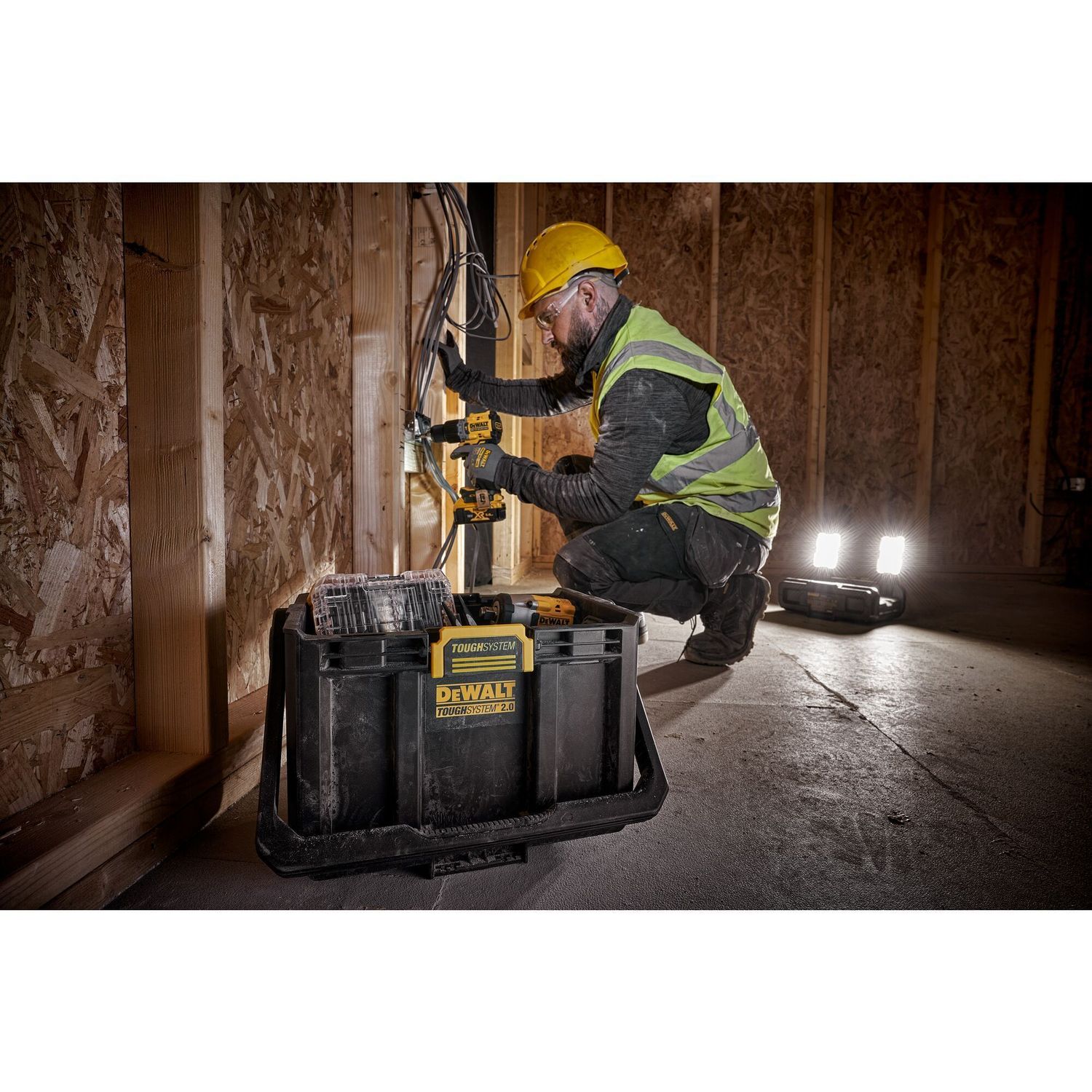 DEWALT DWST08061-1 ToughSystem Werkzeugbox mit Leuchten