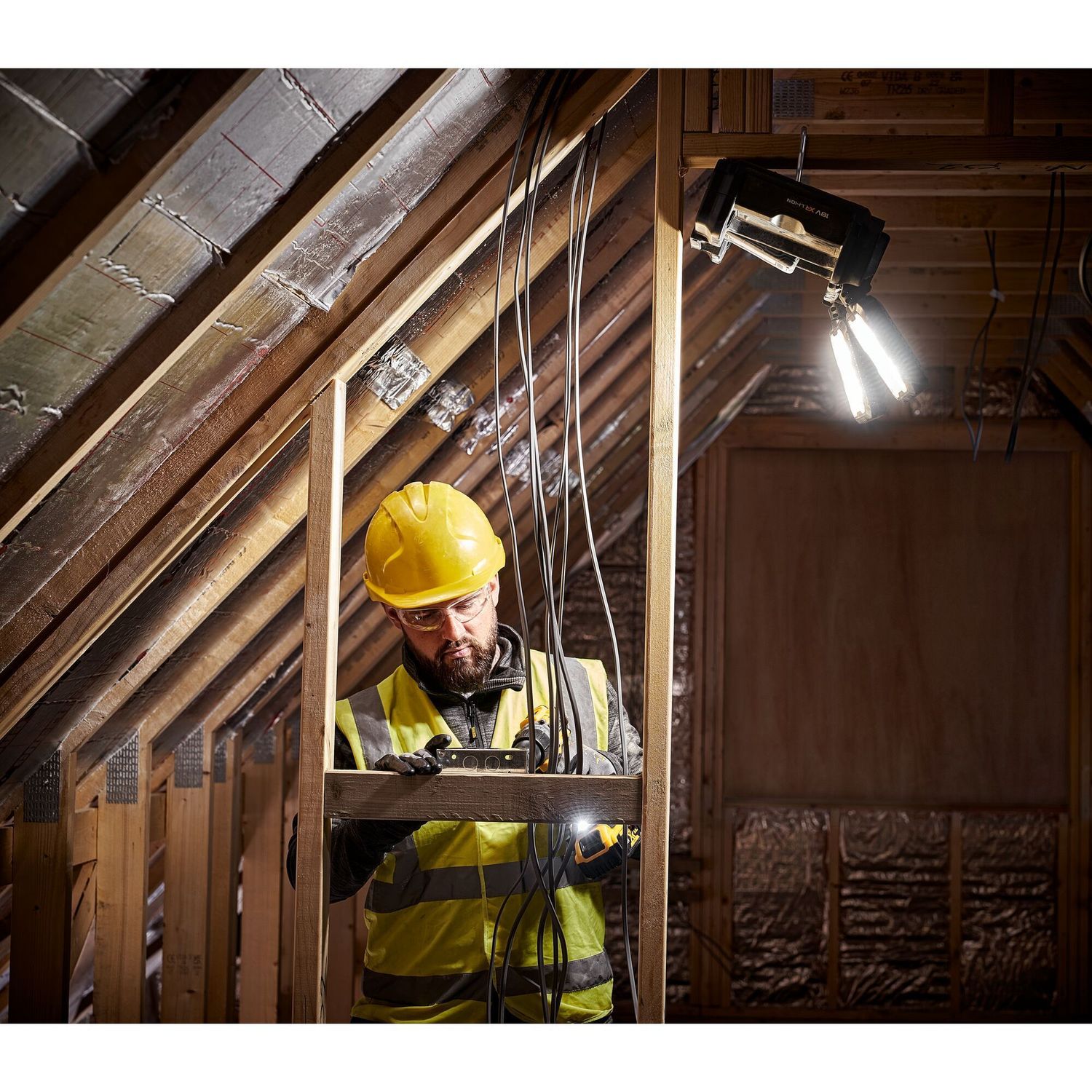 DEWALT DWST08061-1 ToughSystem Werkzeugbox mit Leuchten