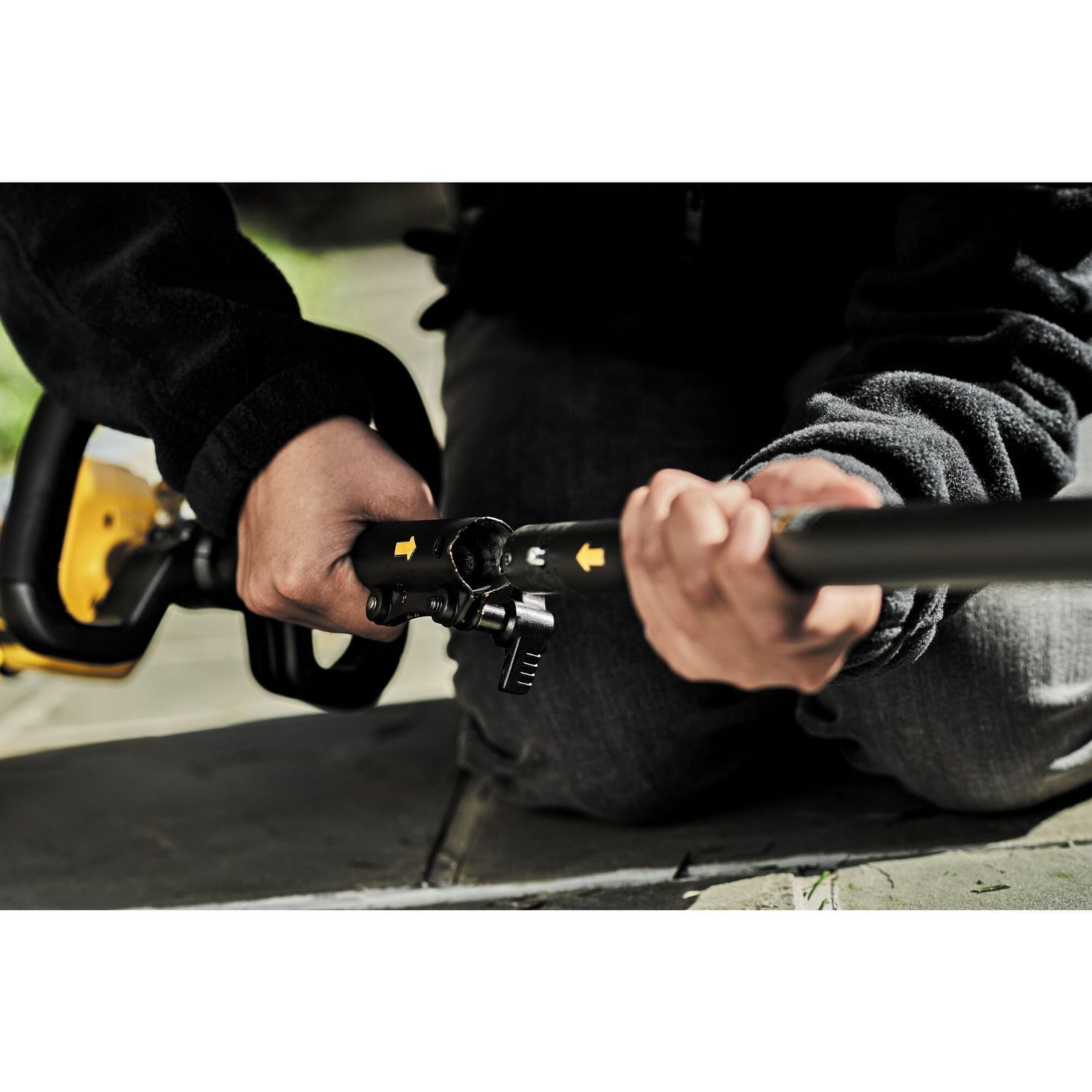 DEWALT Flexvolt DCMASST1N-XJ Rasentrimmer-Aufsatz fuer DCMAS5713