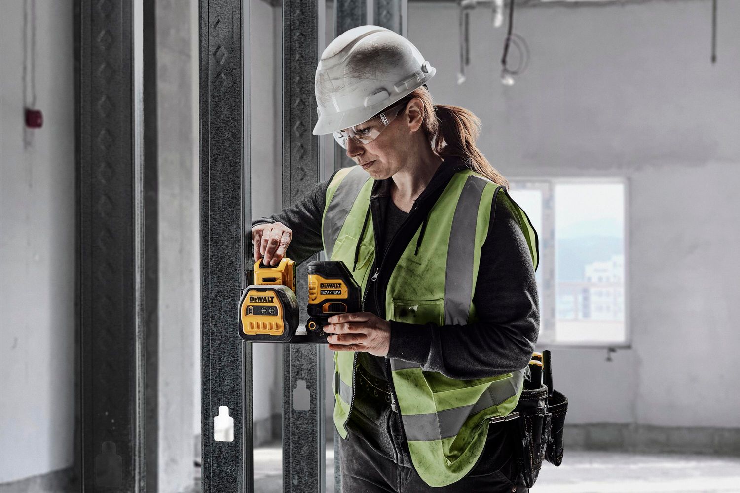 DEWALT DCE088D1G18-QW Kreuzlinien-Laser Gruen, 18V