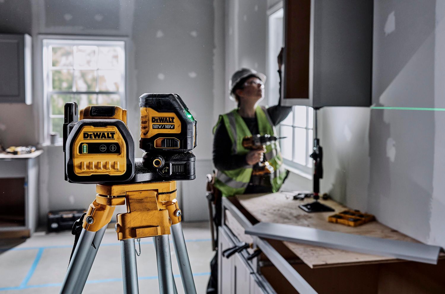 DEWALT DCE088D1G18-QW Kreuzlinien-Laser Gruen, 18V