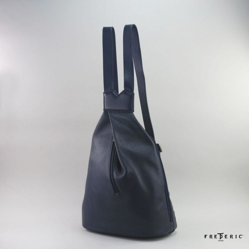 586204 black