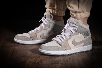 Jordan 1 Mid