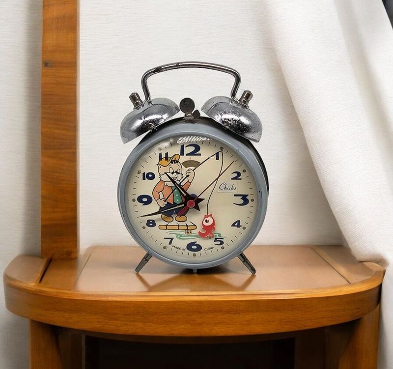 Vintage Hero Animated Moving Fish Cat Fishing Retro  Analogue Alarm Clock