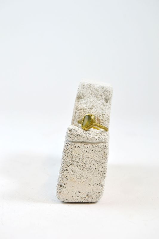 Anello con vetro di mare verde salvia