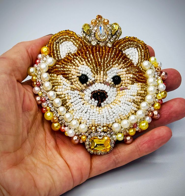 Princess Spitz brooch, dazzling with gold and pearls / Broche Princesse Spitz, éclatante d'or et de perles