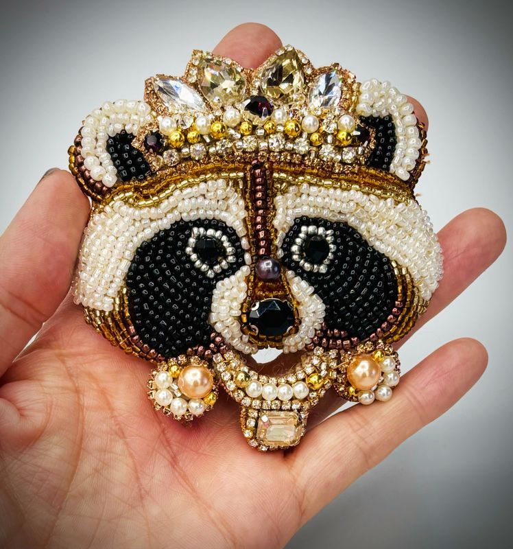 Lady Raccoon of the Laundries / Dame Ratonne Des Lavoirs