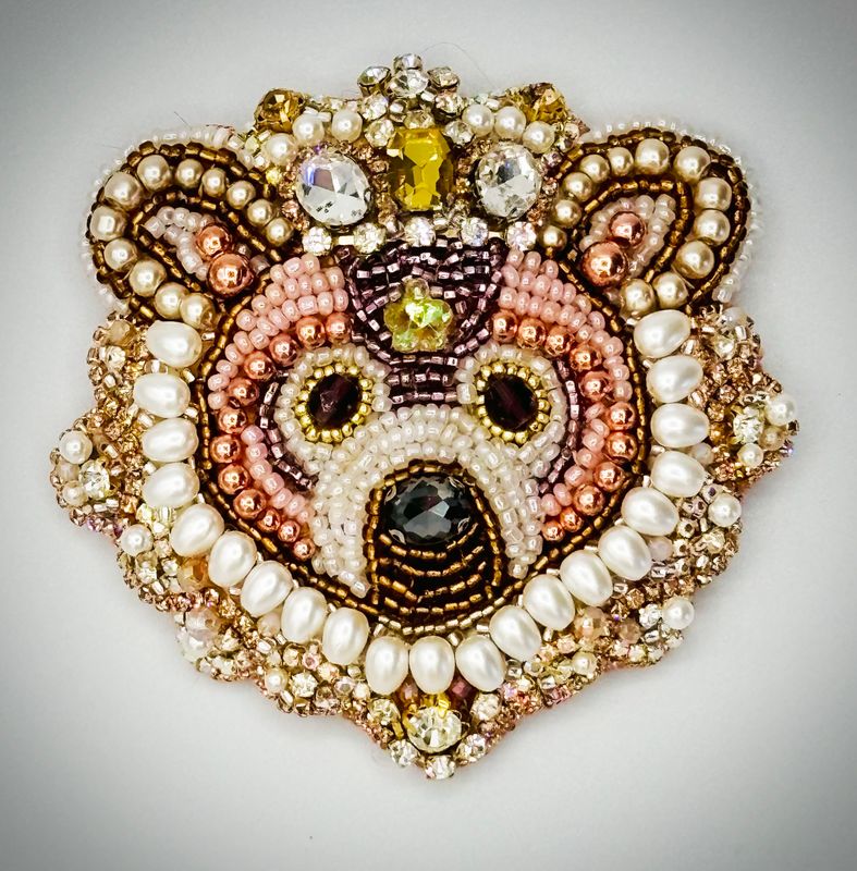 Her Majesty Pearly Bear / Sa Majestée Ourse Nacrée