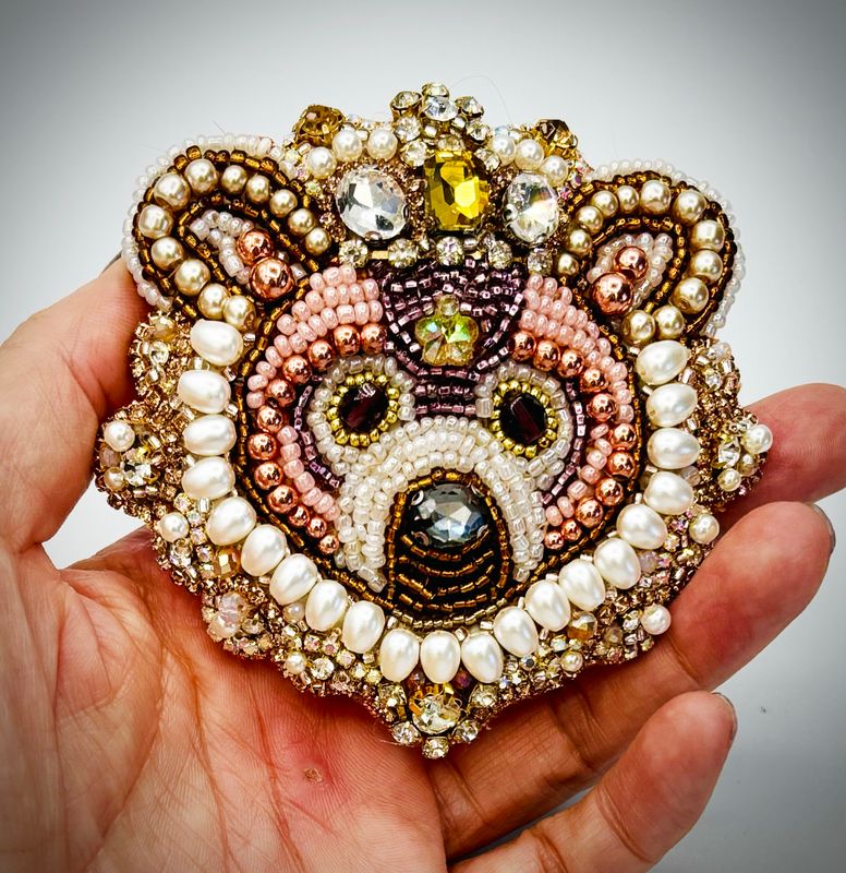 Her Majesty Pearly Bear / Sa Majestée Ourse Nacrée
