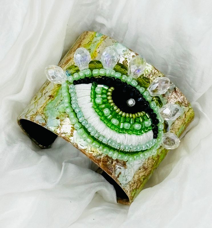 Serpentine Green Eye