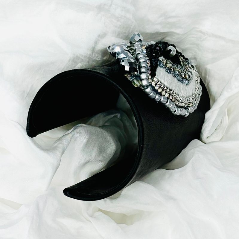 Big Black &amp; Silver Eye