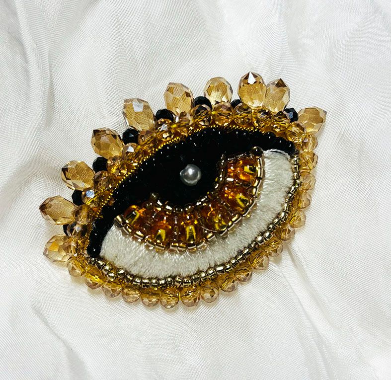 Champagne Eye brooch