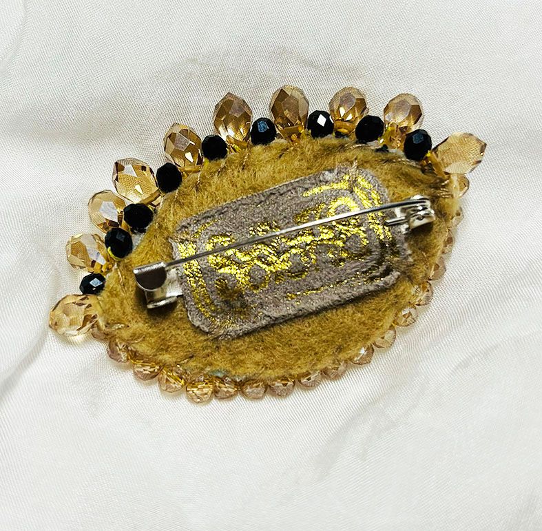 Champagne Eye brooch