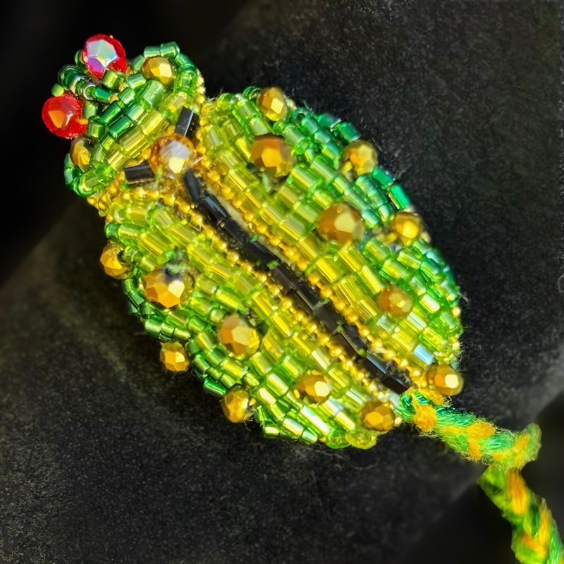 Gold, vibrant green and emerald green