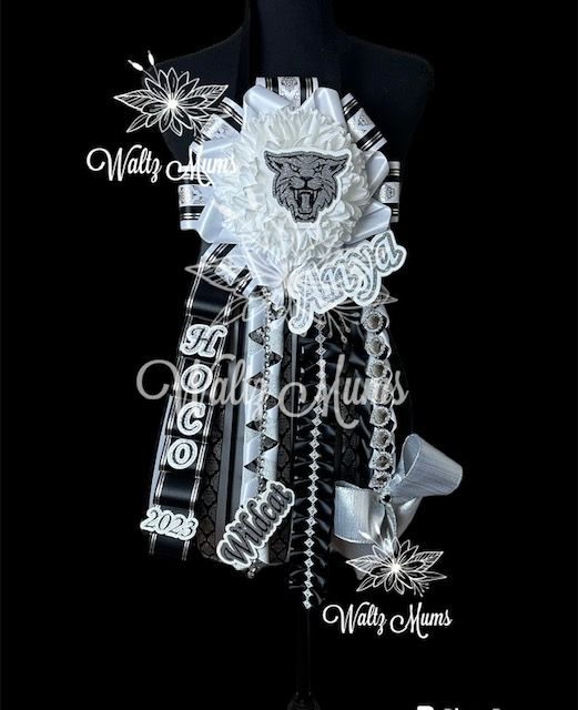 Petite Homecoming Mum
