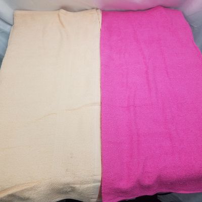 2 Color bath towel ,pink, peach. 27X50 ($3.25/unit) (24units/order)
