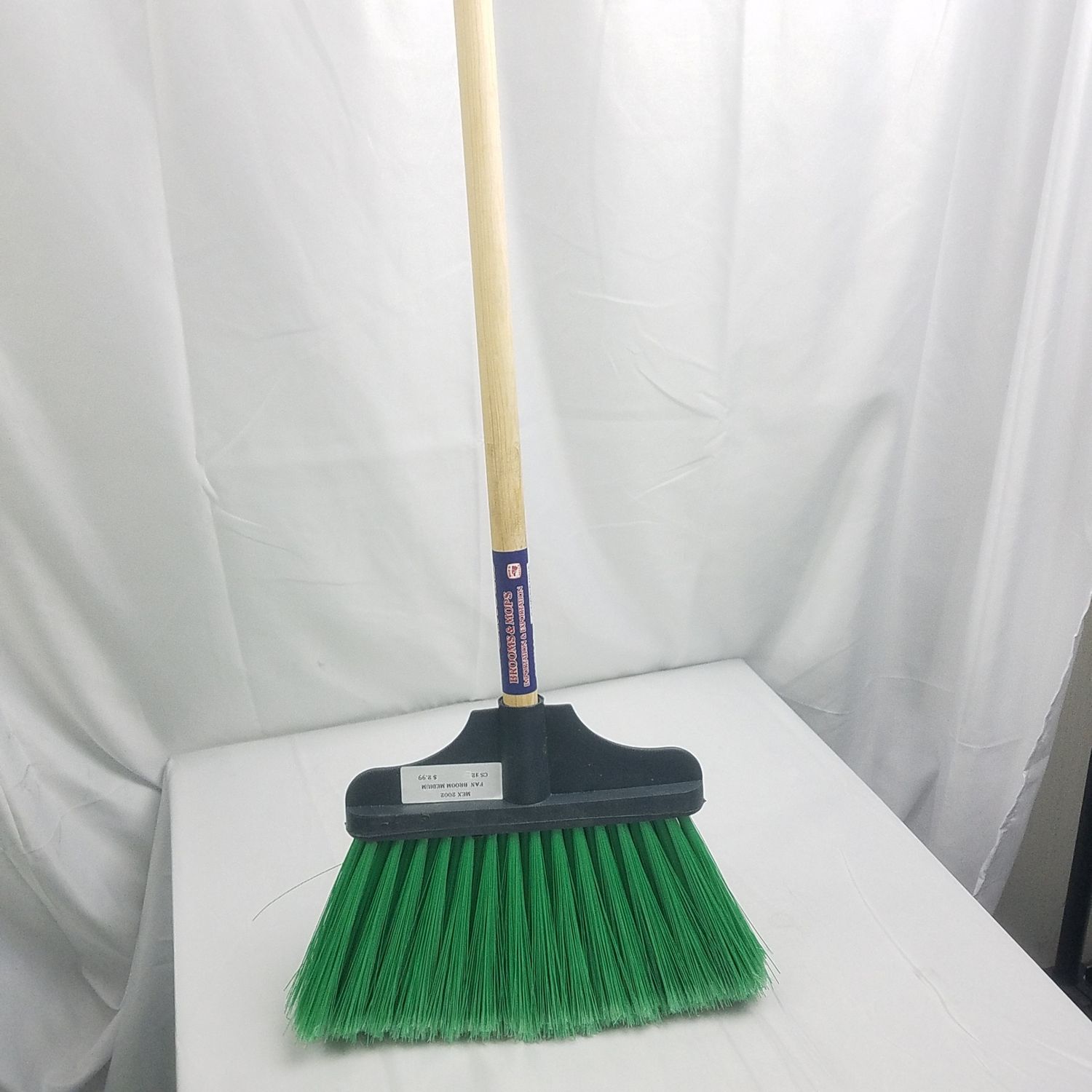 Fan Broom (M) ($2.99/unit) (12units/order)