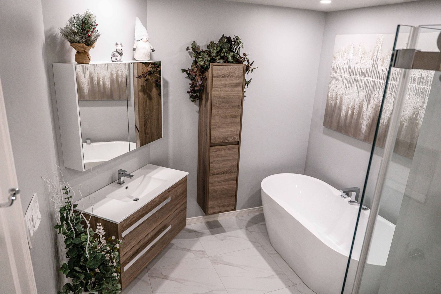 ENTRÉE ET SALLE DE BAIN