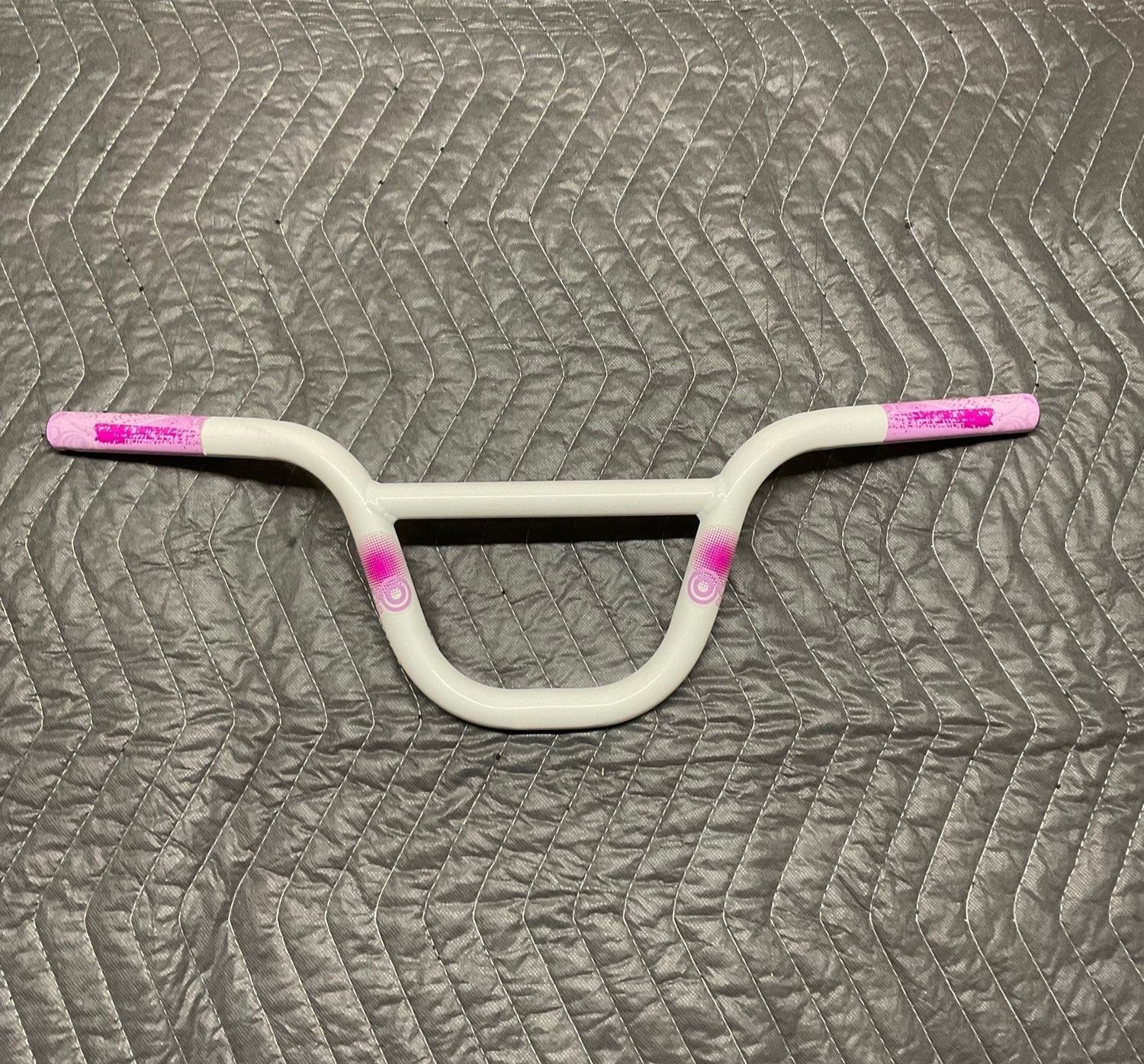 20&quot; Bicycle Handlebars (White and Purple/Pink)