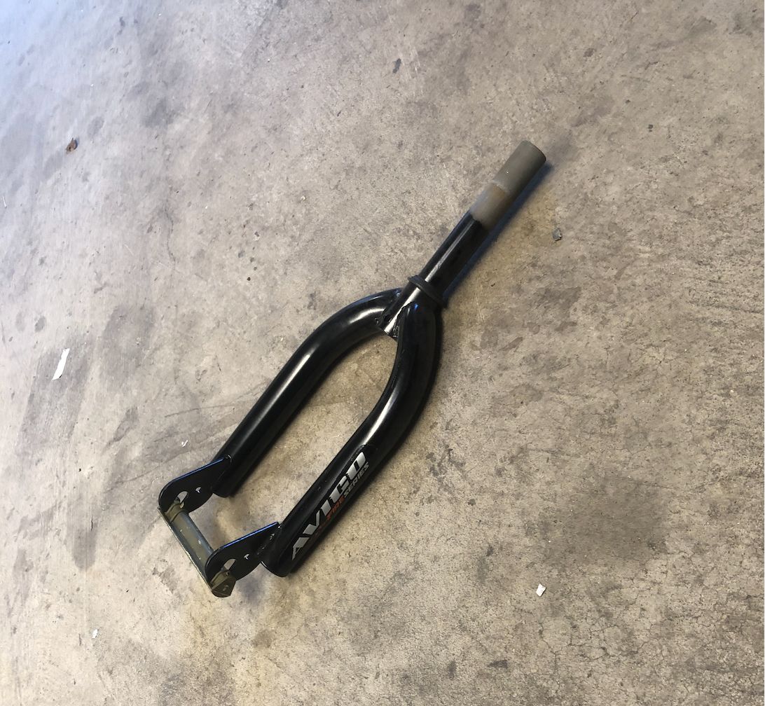 16&quot; Avigo 1&quot; x 5 1/4&quot; Threaded Bicycle Fork (Black)