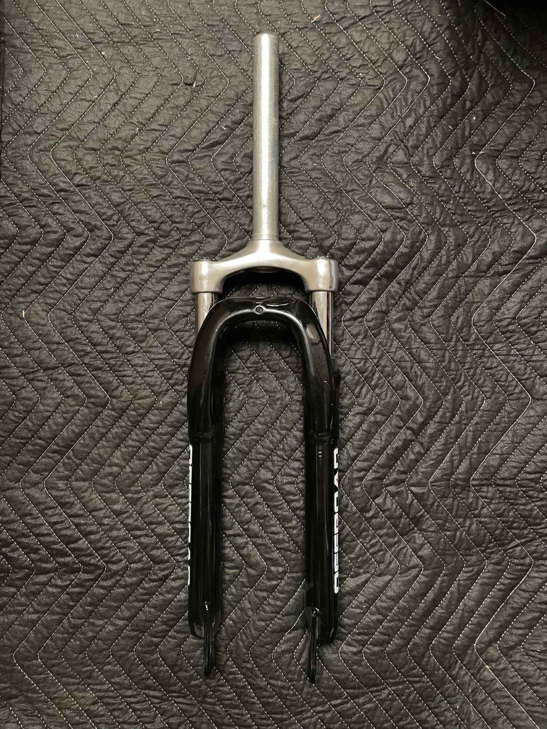 Zoom 26” x 1 1/8” Threadless Offroad Suspension Bicycle Fork (Black)