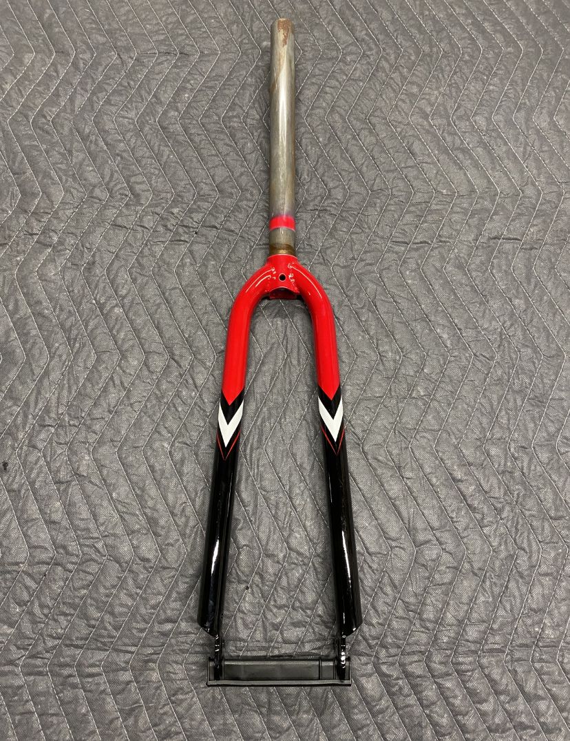 Libero 700C Hybrid Bicycle Fork 1 1/8&quot; x 11 5/8&quot; Threadless Steer Tube (Red &amp; Black)