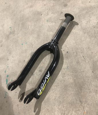 16" Avigo Threaded Bicycle Fork (Black and Yellow)