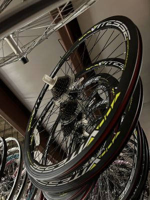 Vitesse 700c Performance Rear Bicycle Wheel / Freewheel (Black &amp; Yellow)