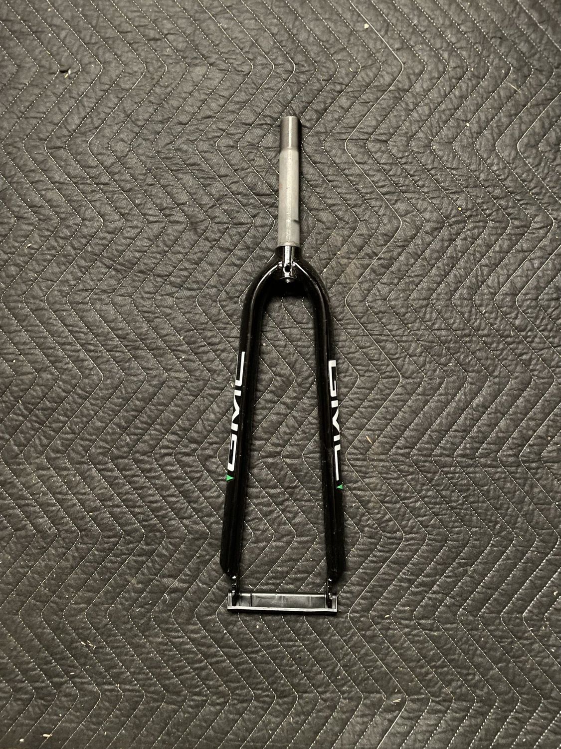 Threaded GMC 27” Bicycle Fork 1” x 5 3/4&quot; Steer Tube (Black &amp; Green)