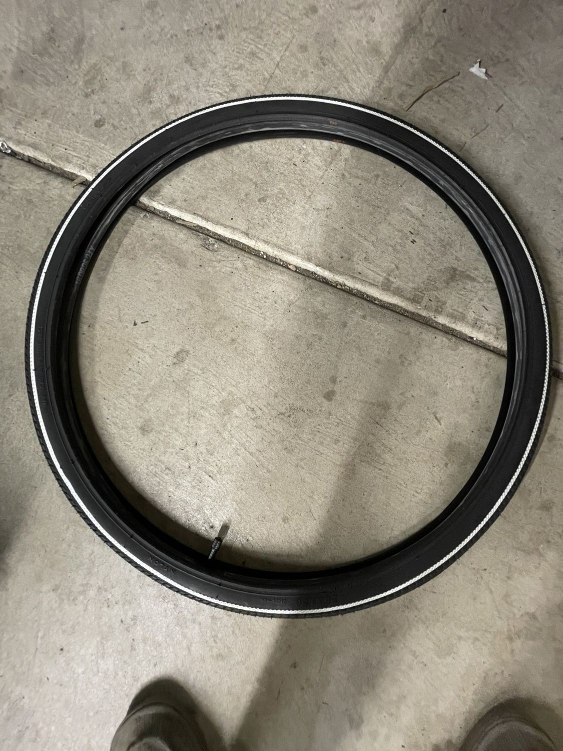 Bulk 700 X 40 Bicycle Tire &amp; Tube (Black w/ White Pinstripe)