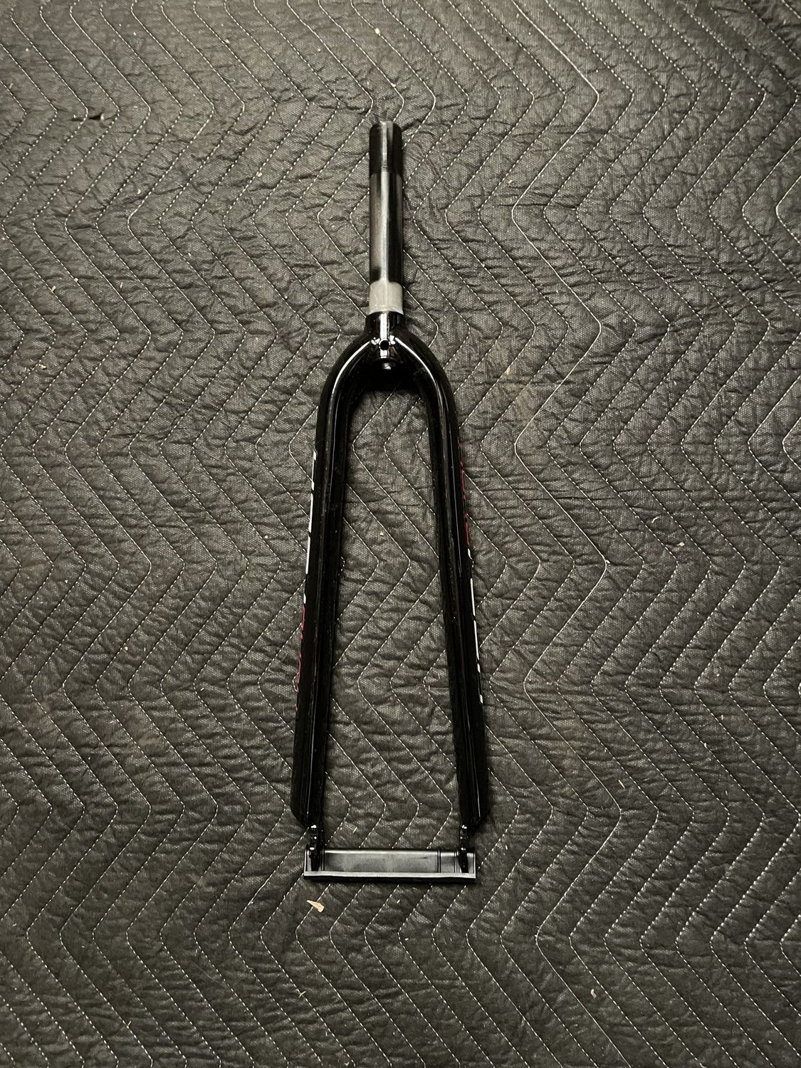 Road Tech  1” x 6” Threaded 27&quot; Bicycle Fork (Black &amp; Red)