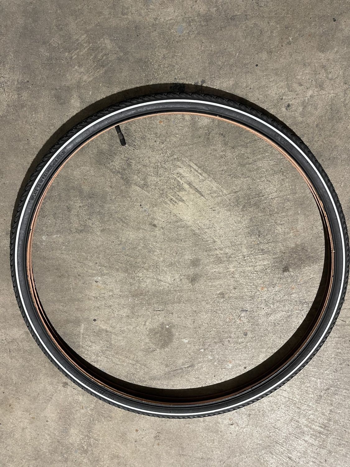 Bulk 700 X 38 Bicycle Tire &amp; Tube (Black w/ White Pinstripe)