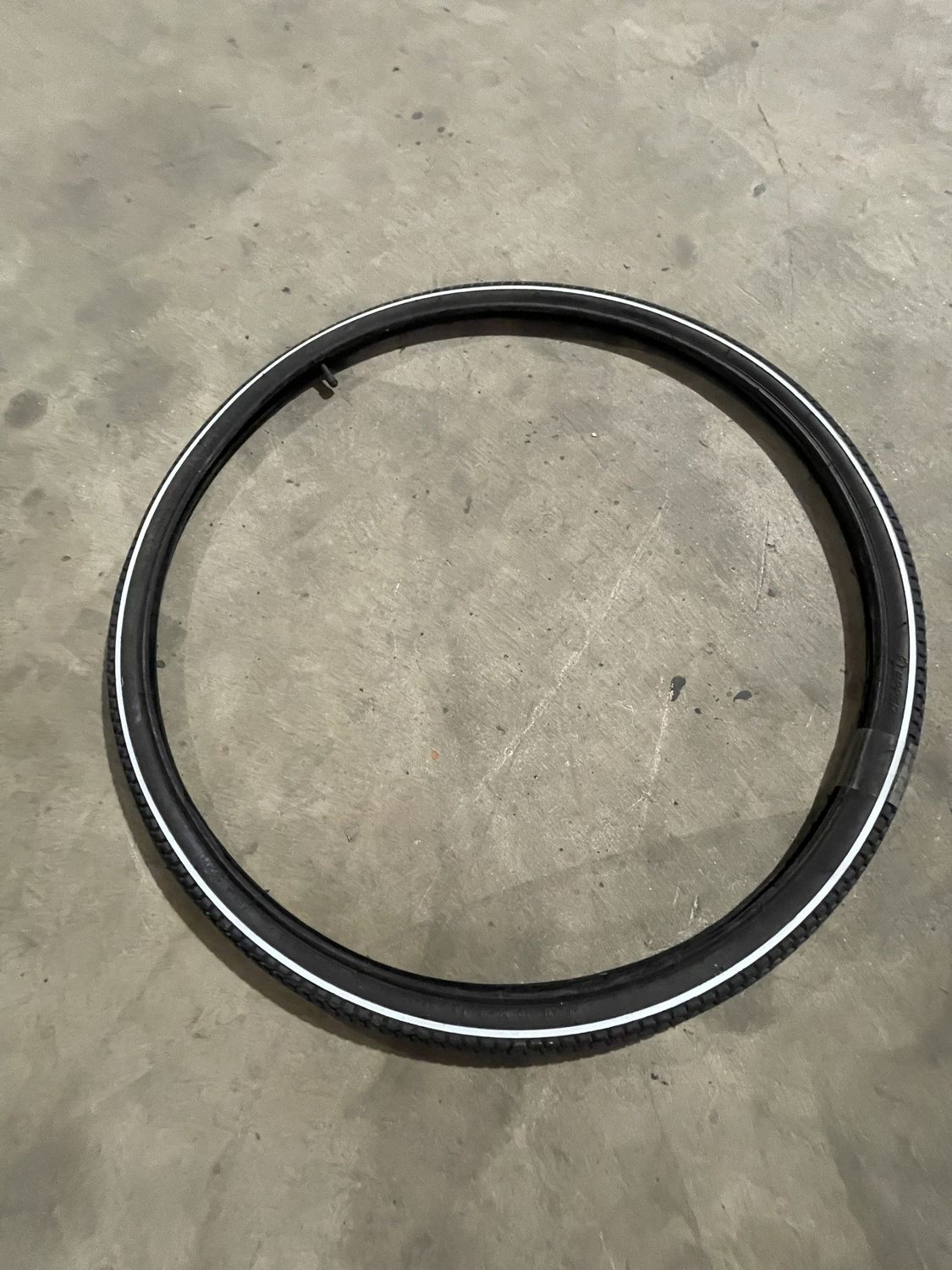 Bulk 700 X 32 Bicycle Tire (Black w/ White Pinstripe)