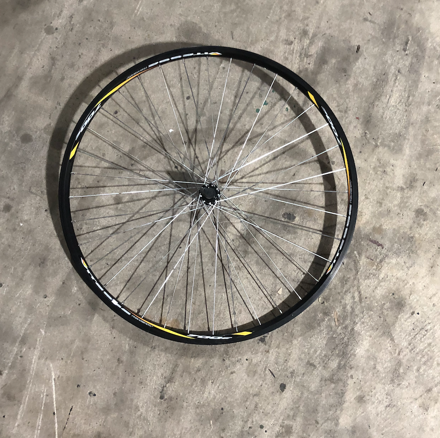 Vitesse 700 / 27&quot; Front Bicycle Wheel / Aluminum (Black and Yellow)