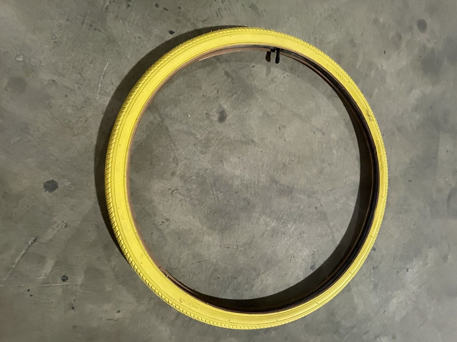 Bulk 700 X 38 Bicycle Tire &amp; Tube (Yellow)