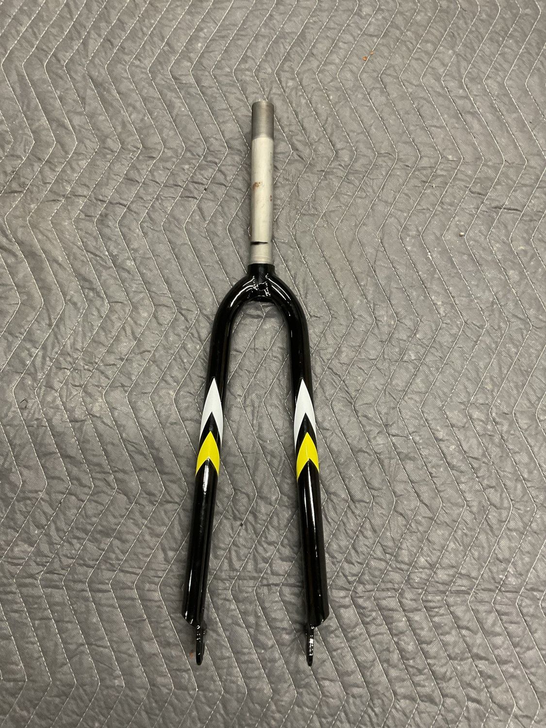 Threaded 700C Hybrid Bicycle Fork 1&quot; x 7&quot; Steer Tube (Black &amp; Yellow)