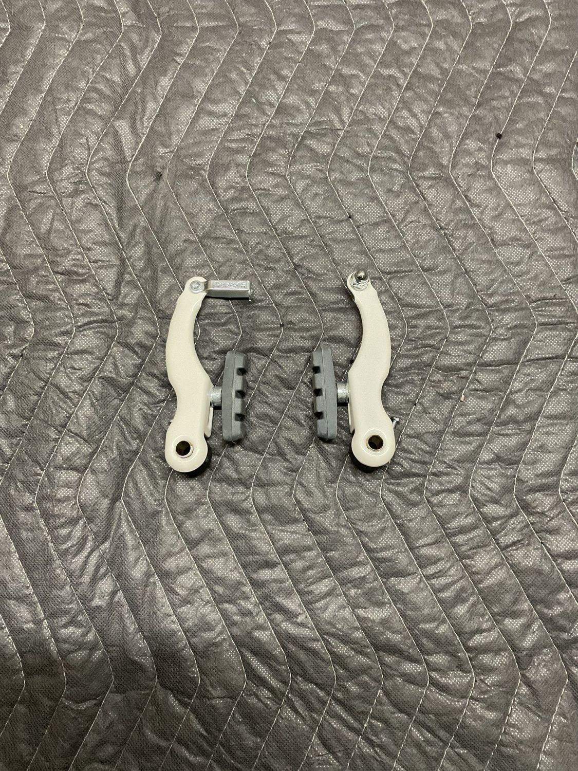 Bicycle V-Brakes w/Pads (White)