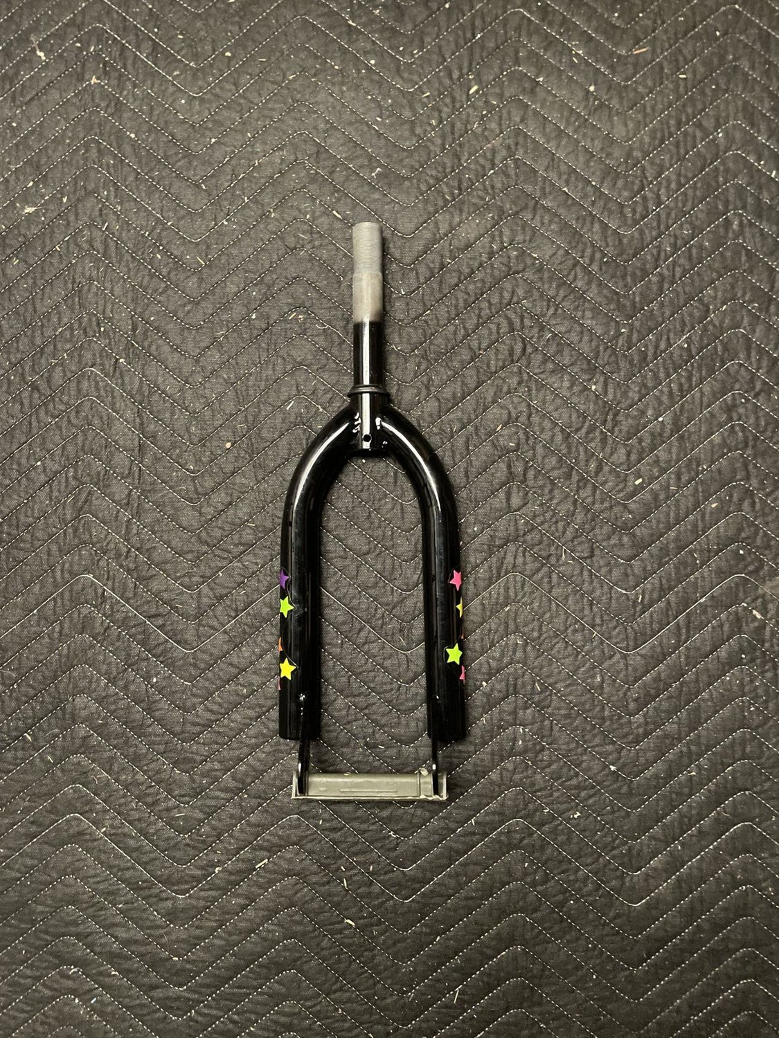 1” x 5 1/2” Threaded 18” Bicycle Fork (Black w/ Multi-Color Stars)