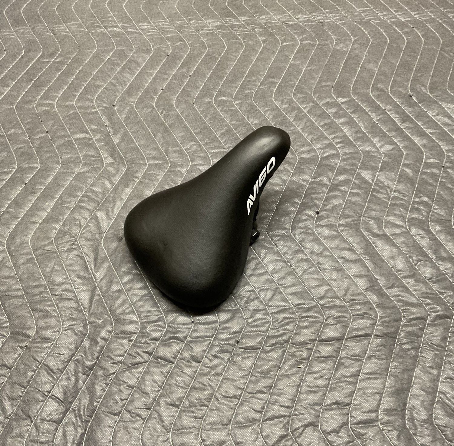 Avigo Children’s Bicycle Seat (Black w/ White) 12”