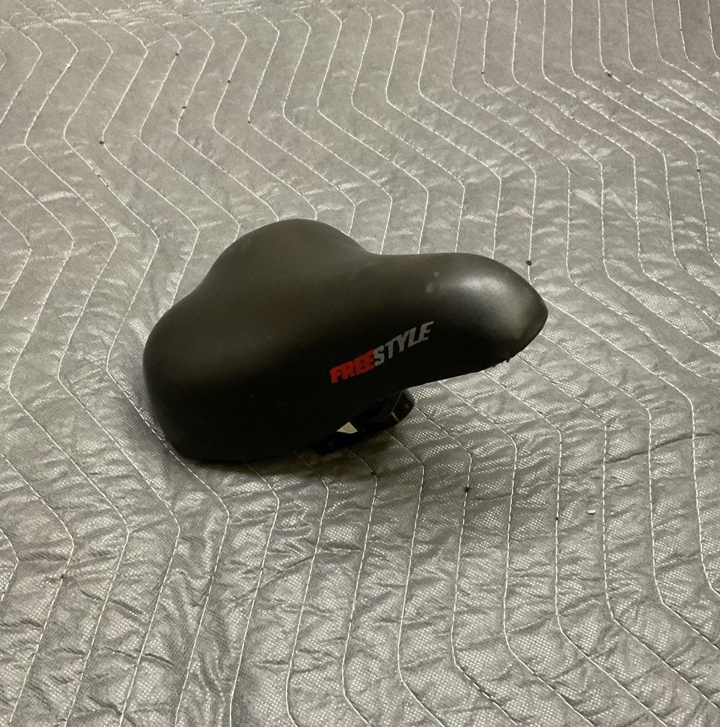 FreeStyle Children&#39;s Bicycle Seat (Black &amp; Red)