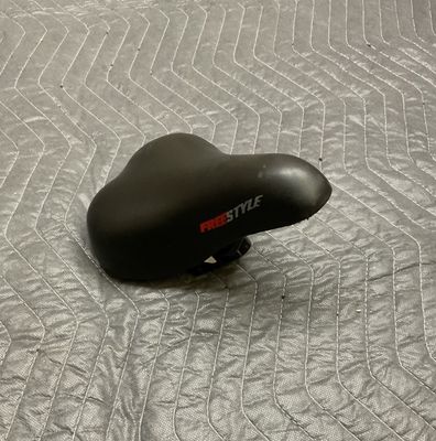 FreeStyle Children&#39;s Bicycle Seat (Black &amp; Red)